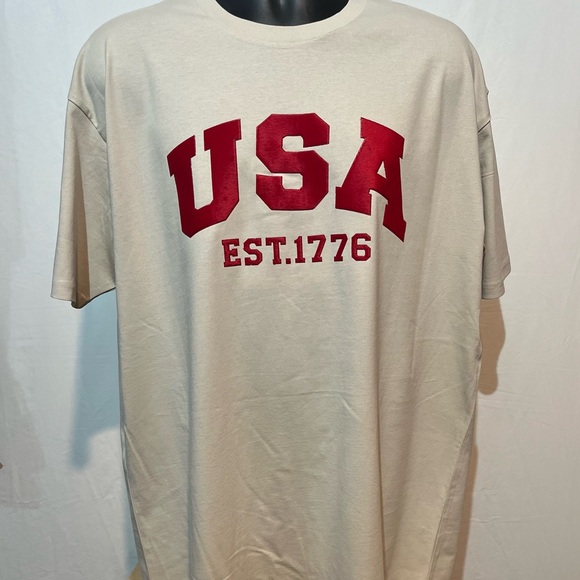 USA 3d plush red graphic on chest with US flag on left sleeve. NWOT - Picture 1 of 7